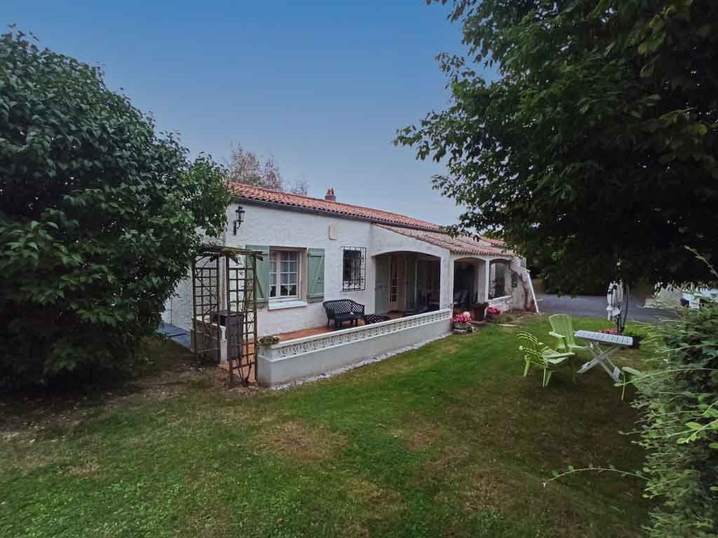 MAISON FAMILIALE A 3 MIN DE PONS