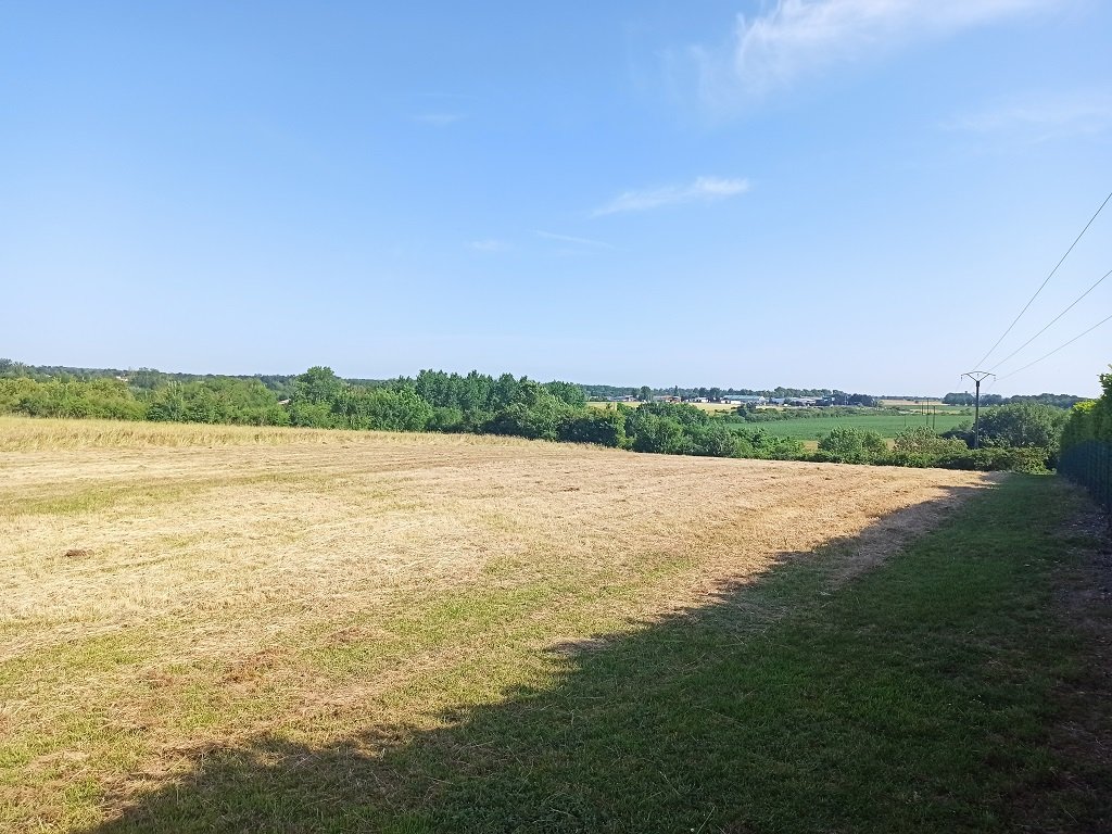 Terrain constructible à vendre  - 3136m2 - Pons (17800)