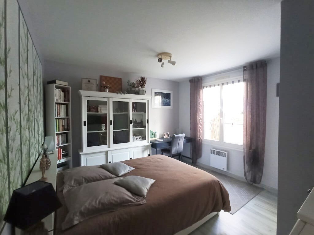 Maison à vendre  - 7 pièce(s) - 156m2 - Pons (17800)