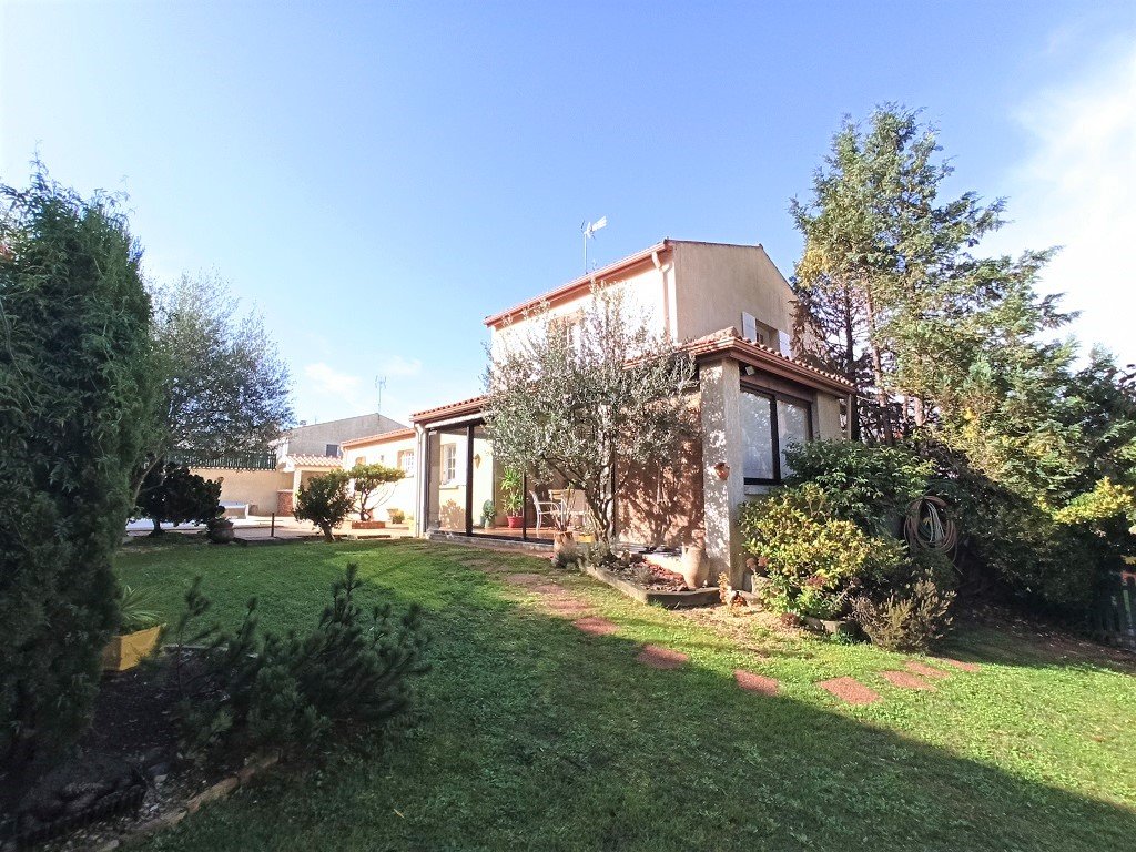 Maison à vendre  - 6 pièce(s) - 188m2 - Pons (17800)