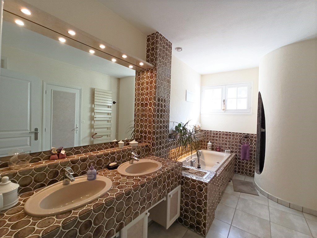 Maison à vendre  - 6 pièce(s) - 188m2 - Pons (17800)