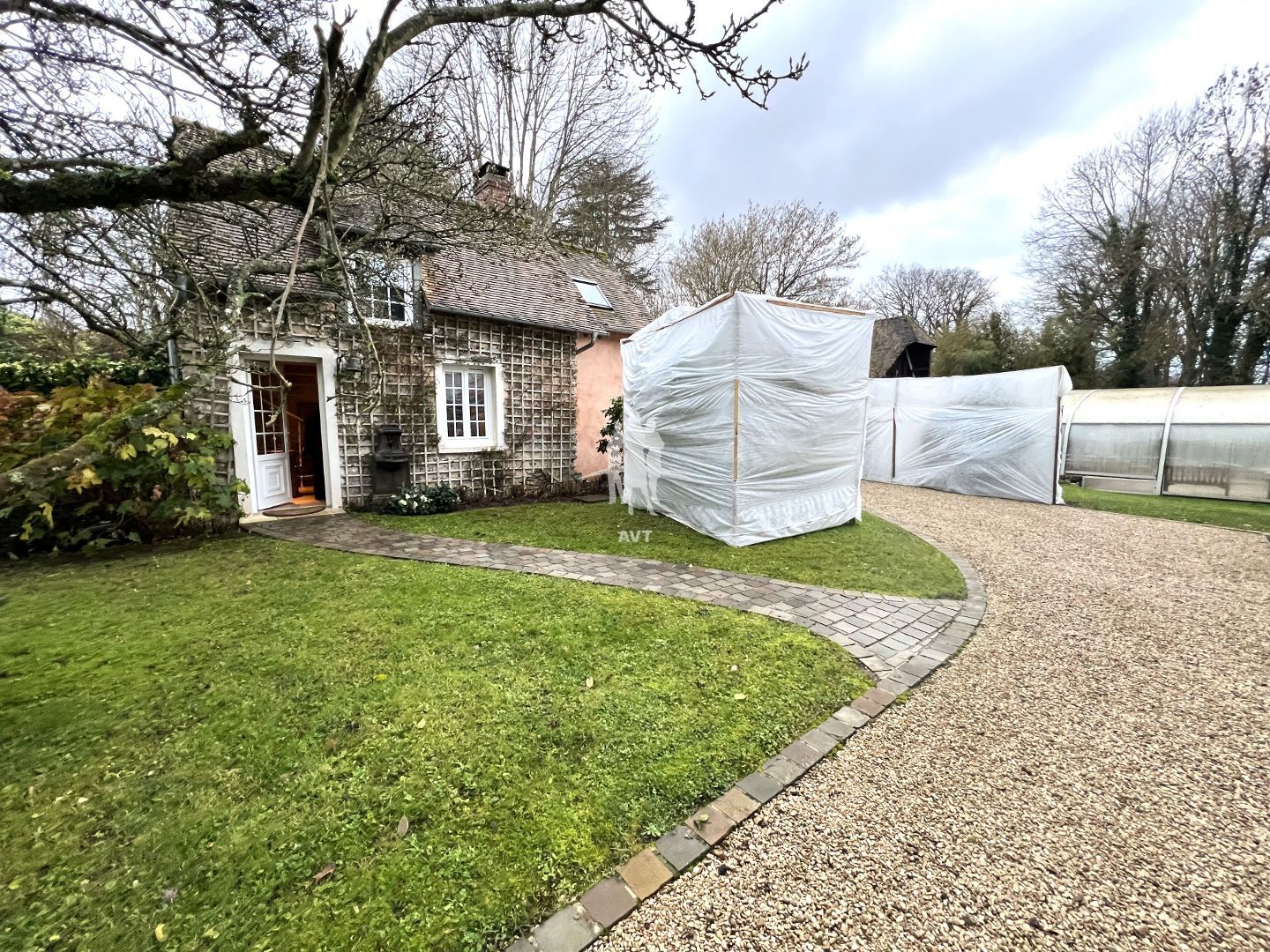 Propriété à vendre  - 10 pièce(s) - 311m2 - Douains (27120)