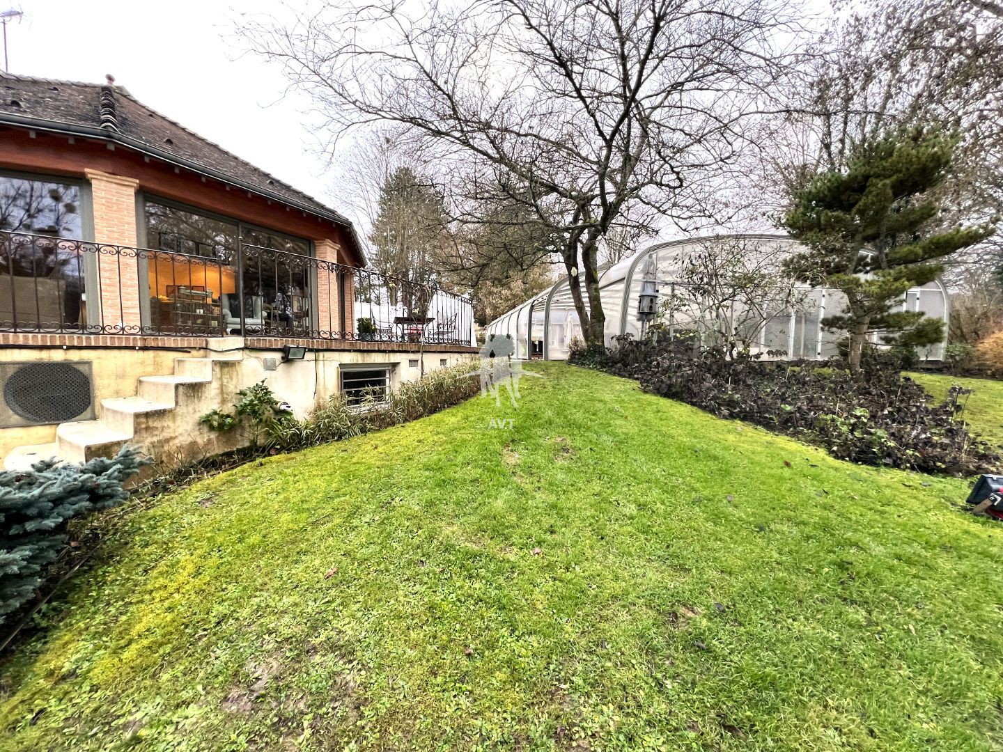 Propriété à vendre  - 10 pièce(s) - 311m2 - Douains (27120)