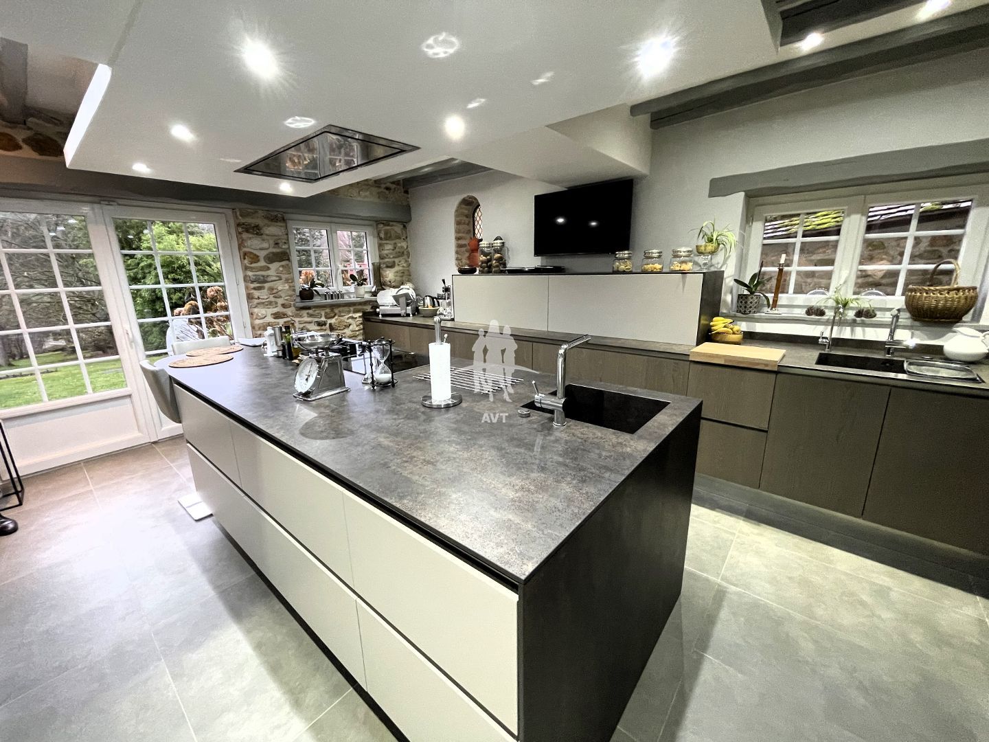 Propriété à vendre  - 10 pièce(s) - 311m2 - Douains (27120)