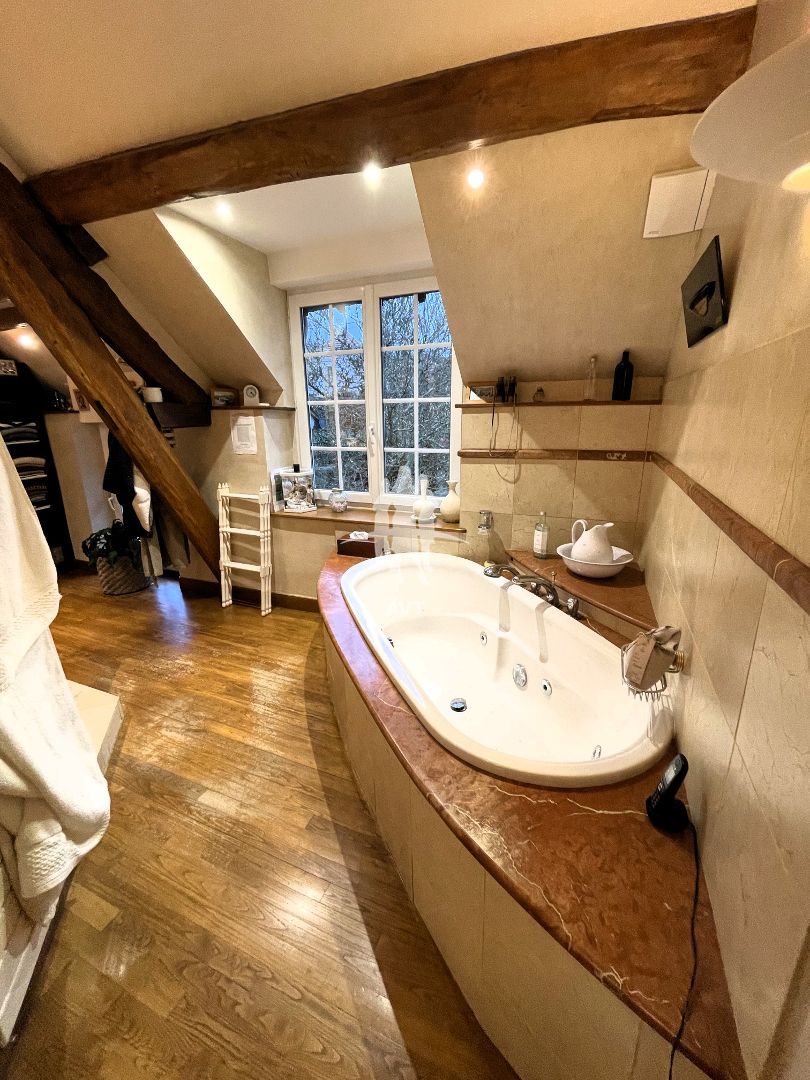 Propriété à vendre  - 10 pièce(s) - 311m2 - Douains (27120)