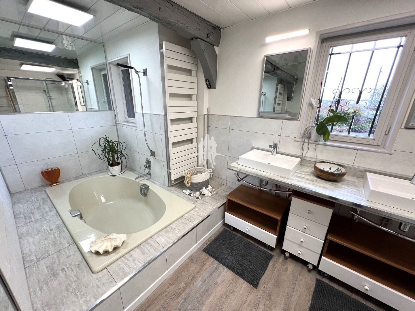 A vendre , Vironvay ( 27400 ),  propriété ,  253 m2 hab.  , 8 p
