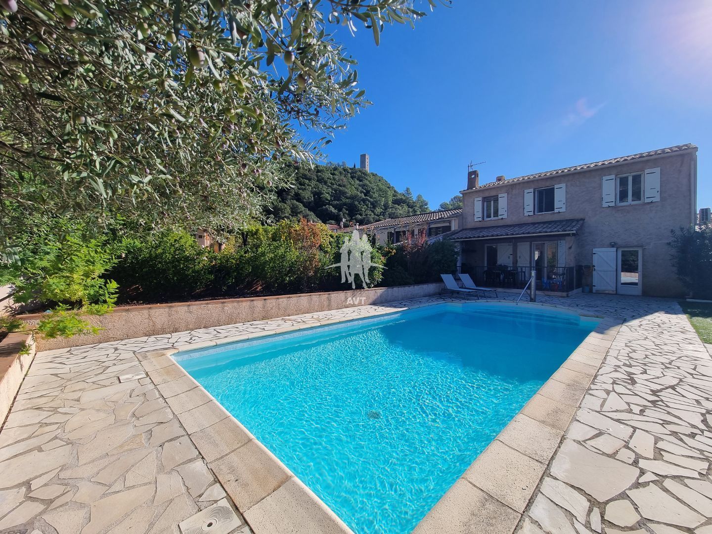 MAISON AU CALME AVEC PISCINE