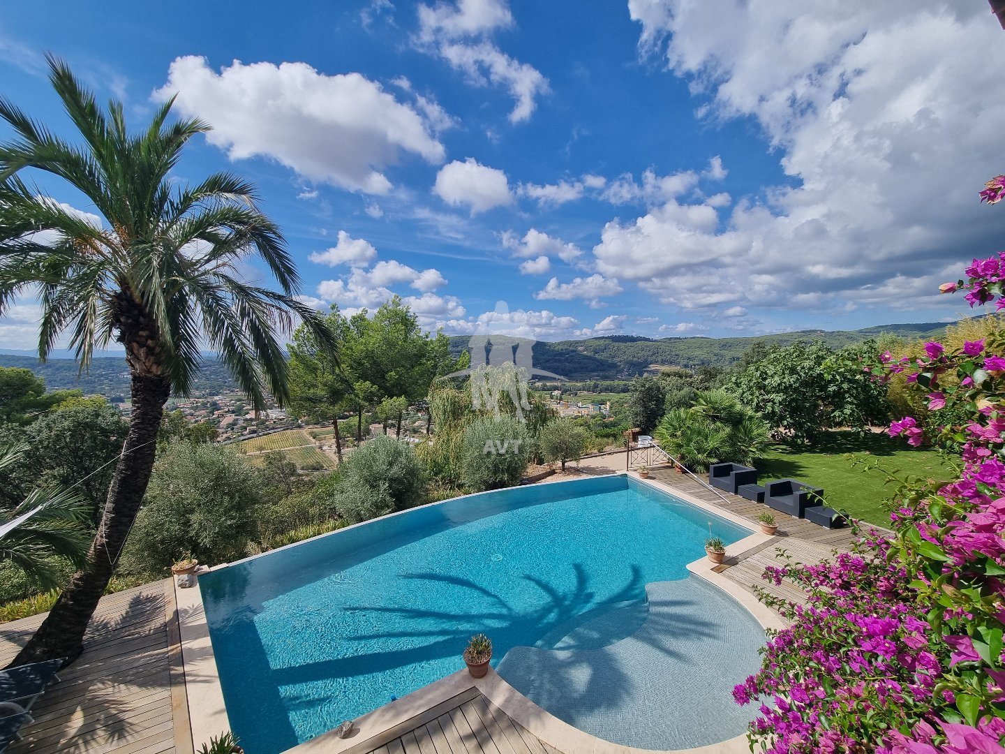 Bien rare à la vue d' Exception