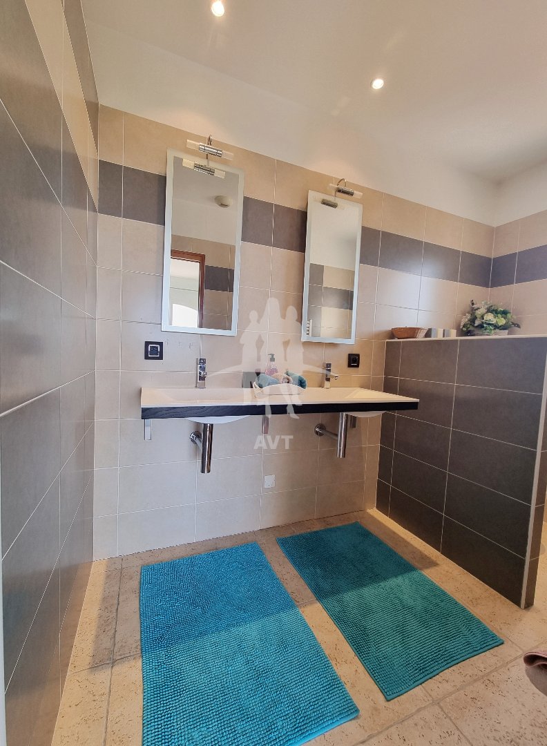 Maison à vendre  - 7 pièce(s) - 209m2 - Draguignan (83300)