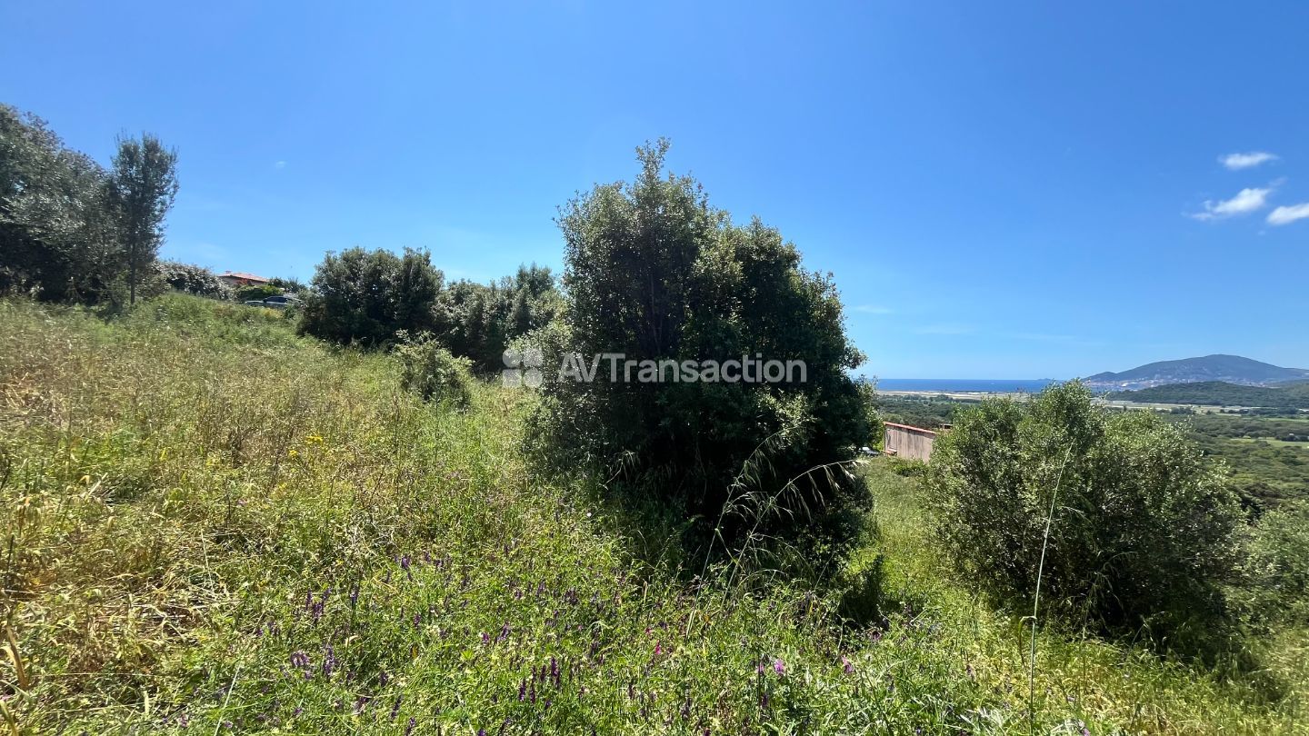 Terrain constructible à vendre  - 1976m2 - Favale (20129)