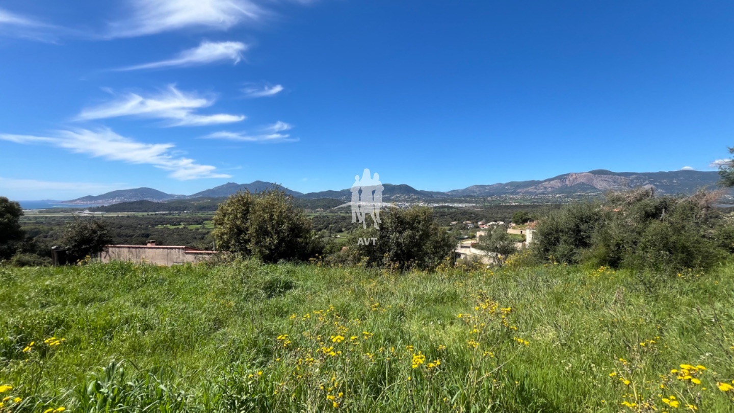 Terrain constructible à vendre  - 1976m2 - Favale (20129)