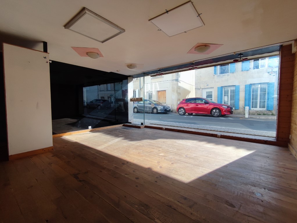 Immeuble à rénover à vendre  - 4 pièce(s) - 162m2 - Pons (17800)