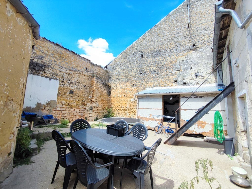 Immeuble à rénover à vendre  - 4 pièce(s) - 162m2 - Pons (17800)