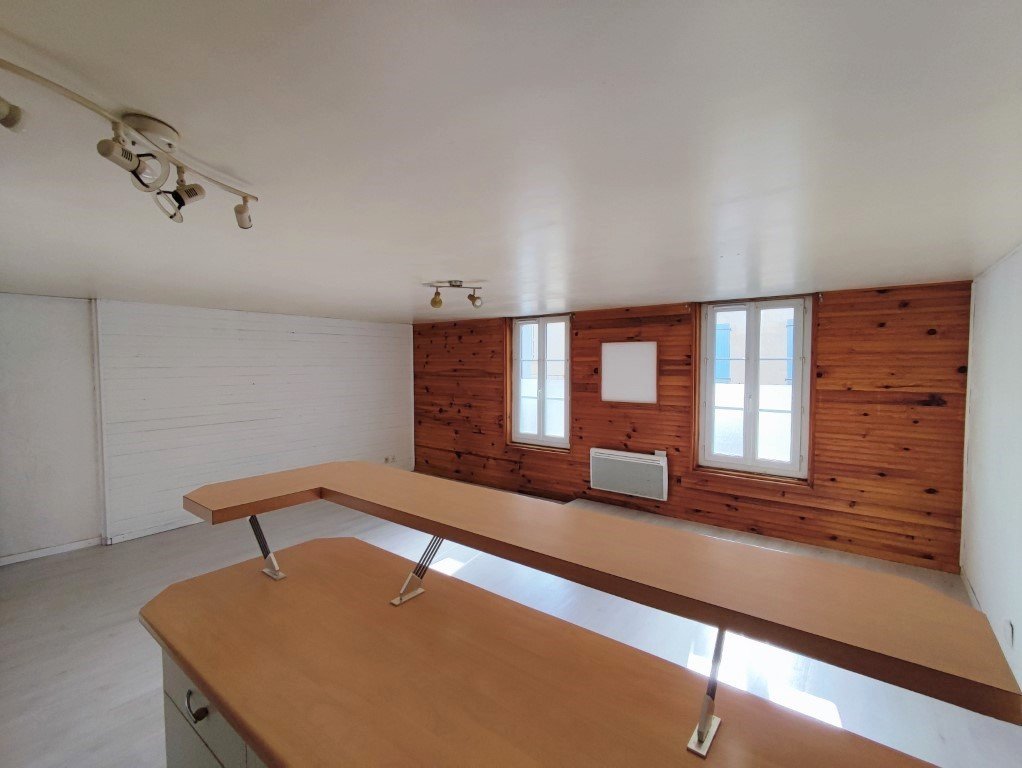 Immeuble à rénover à vendre  - 4 pièce(s) - 162m2 - Pons (17800)