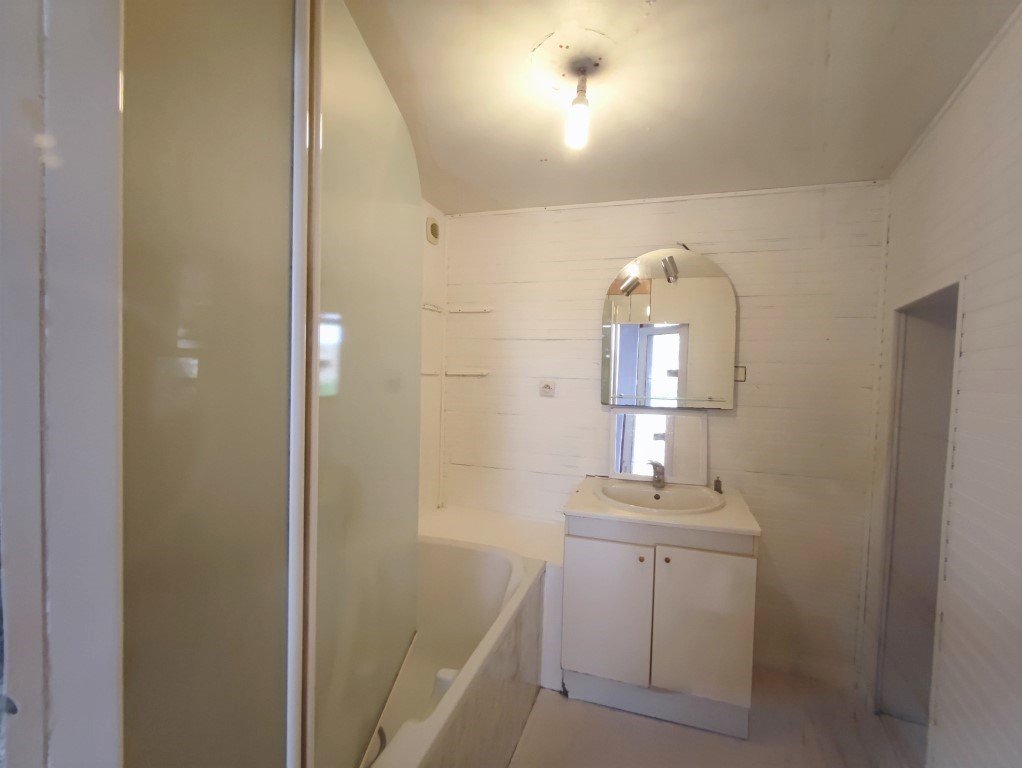 Immeuble à rénover à vendre  - 4 pièce(s) - 162m2 - Pons (17800)