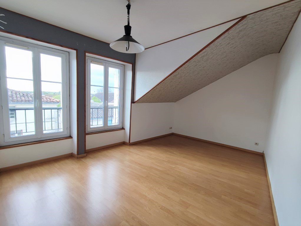 Immeuble à rénover à vendre  - 4 pièce(s) - 162m2 - Pons (17800)