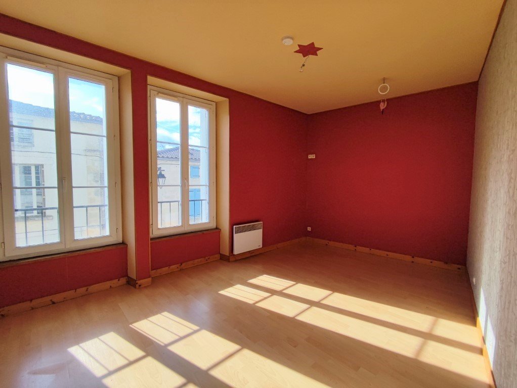 Immeuble à rénover à vendre  - 4 pièce(s) - 162m2 - Pons (17800)