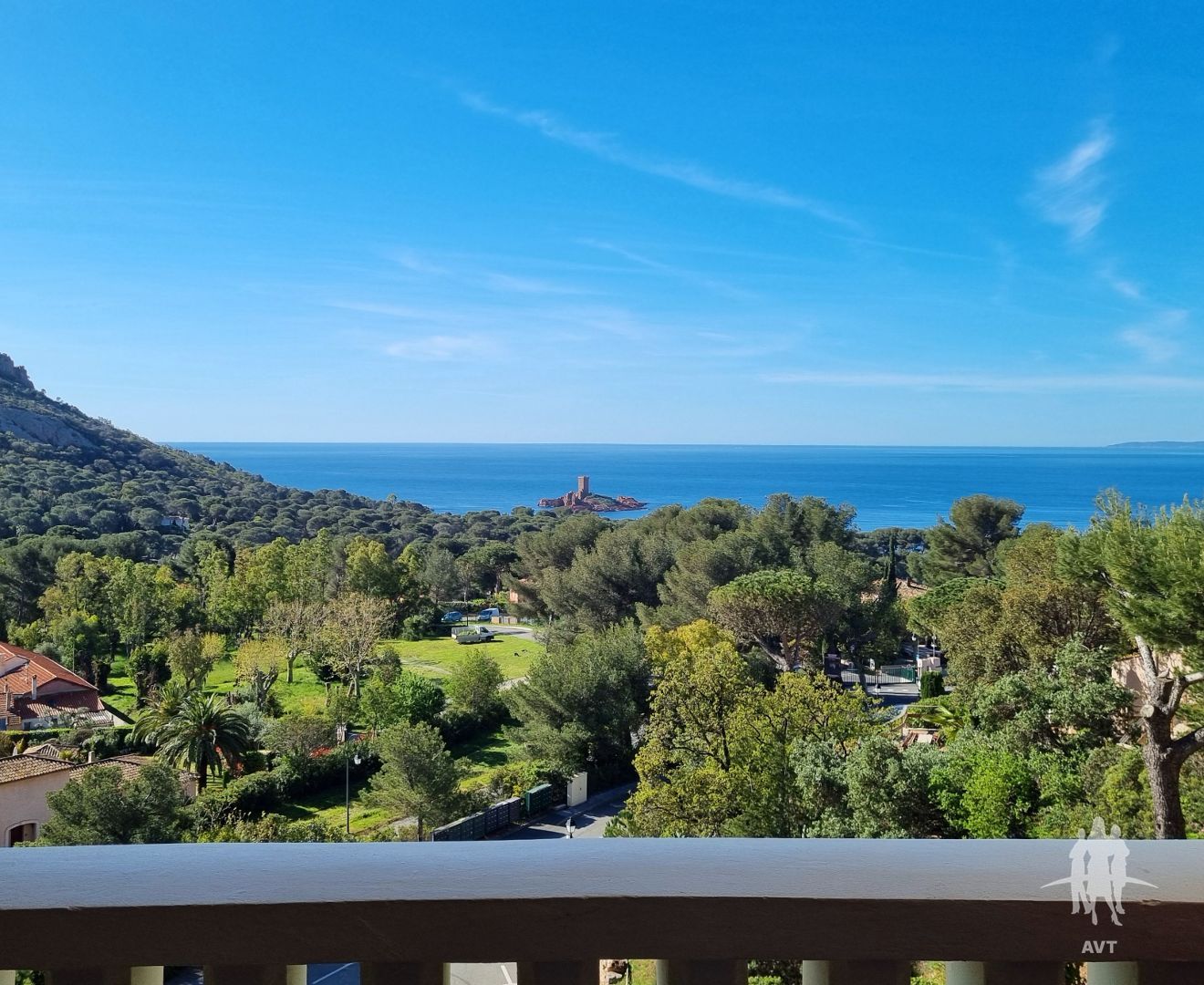 STUDIO AVEC VUE SUR L'ILE D'OR