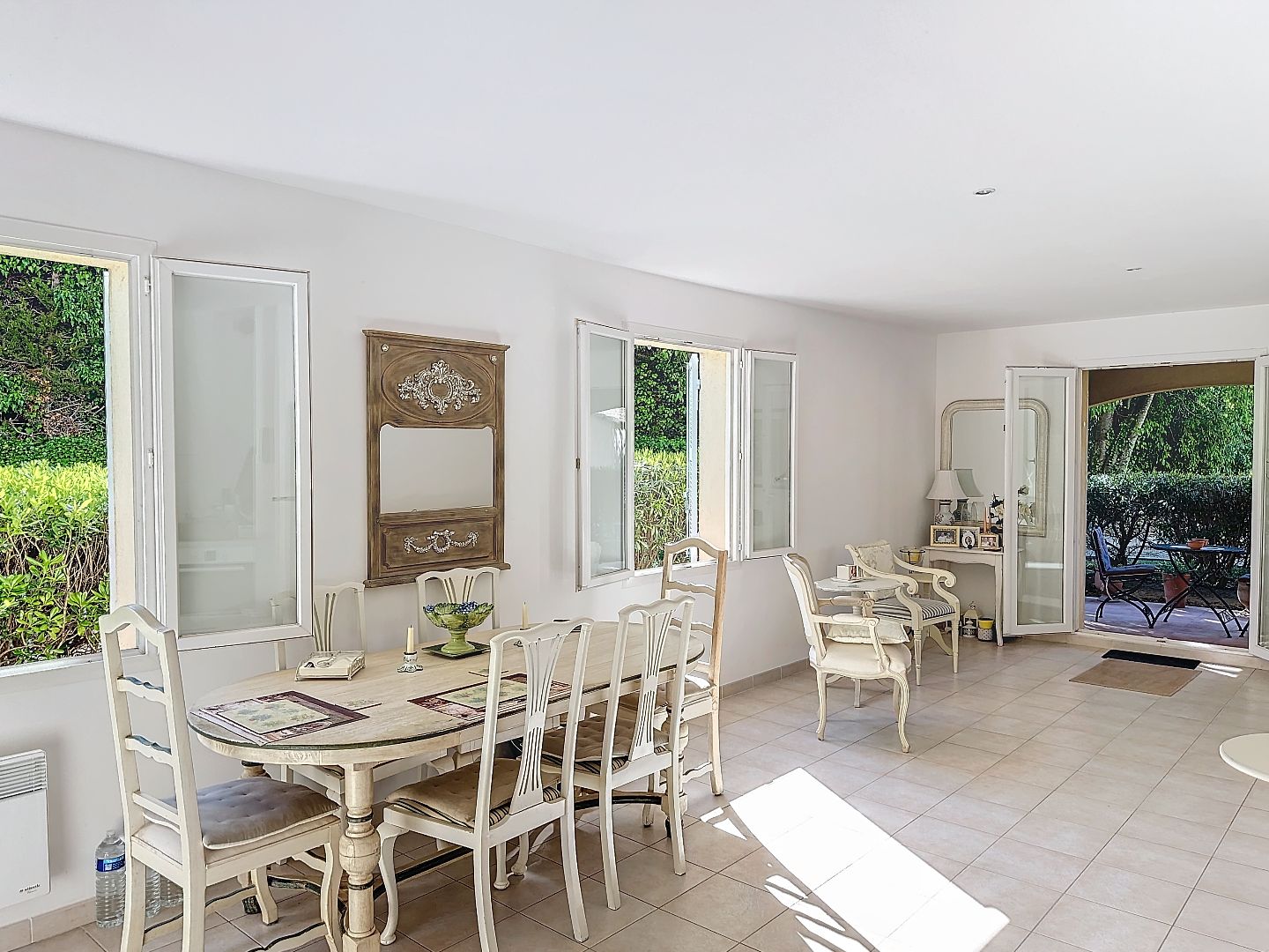 Superbe apartement avec terrasse dans résidence avec piscine