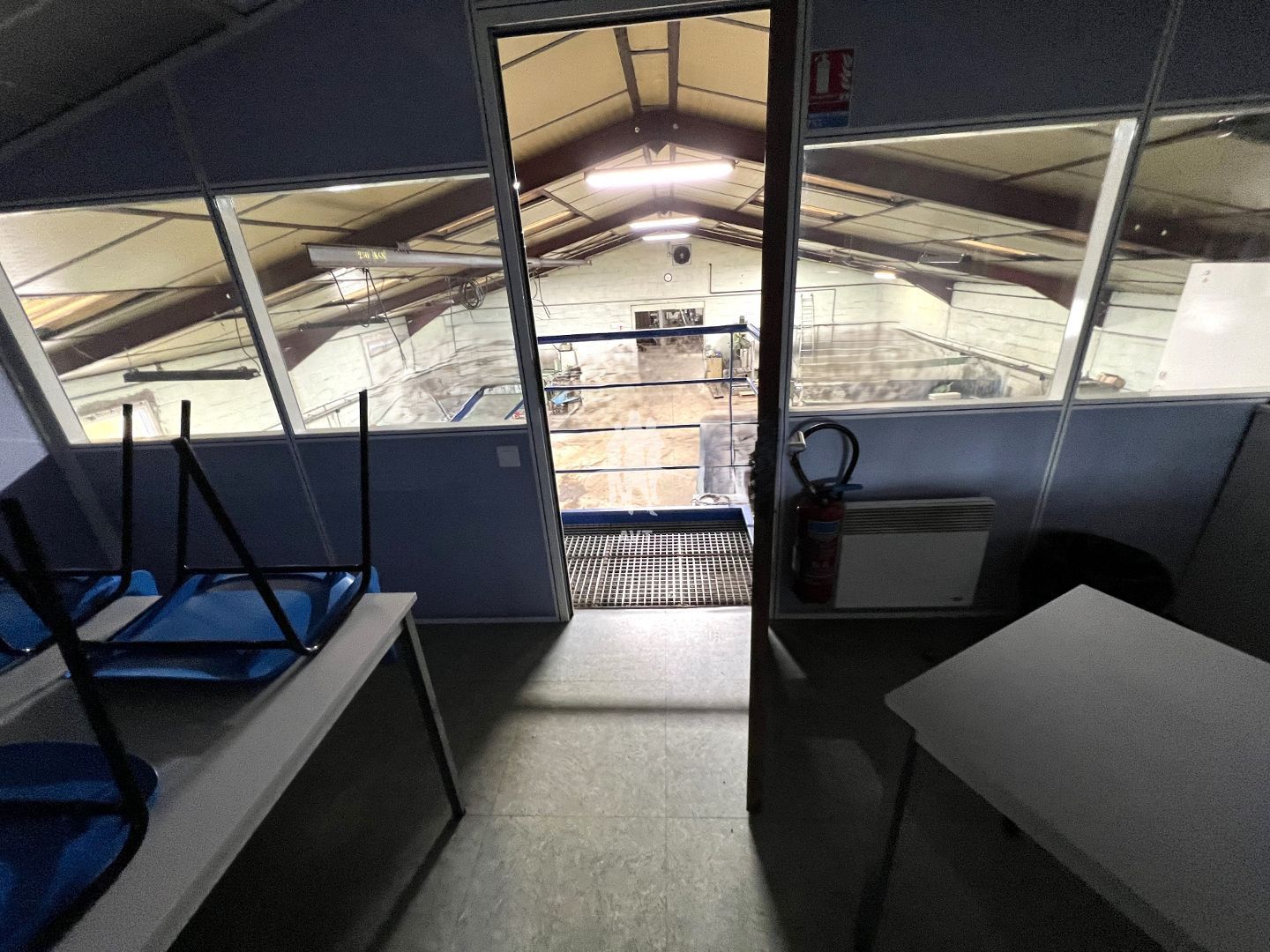 Locaux d'activité à vendre  - 6 pièce(s) - 760m2 - Bonnières -sur-seine (78270)