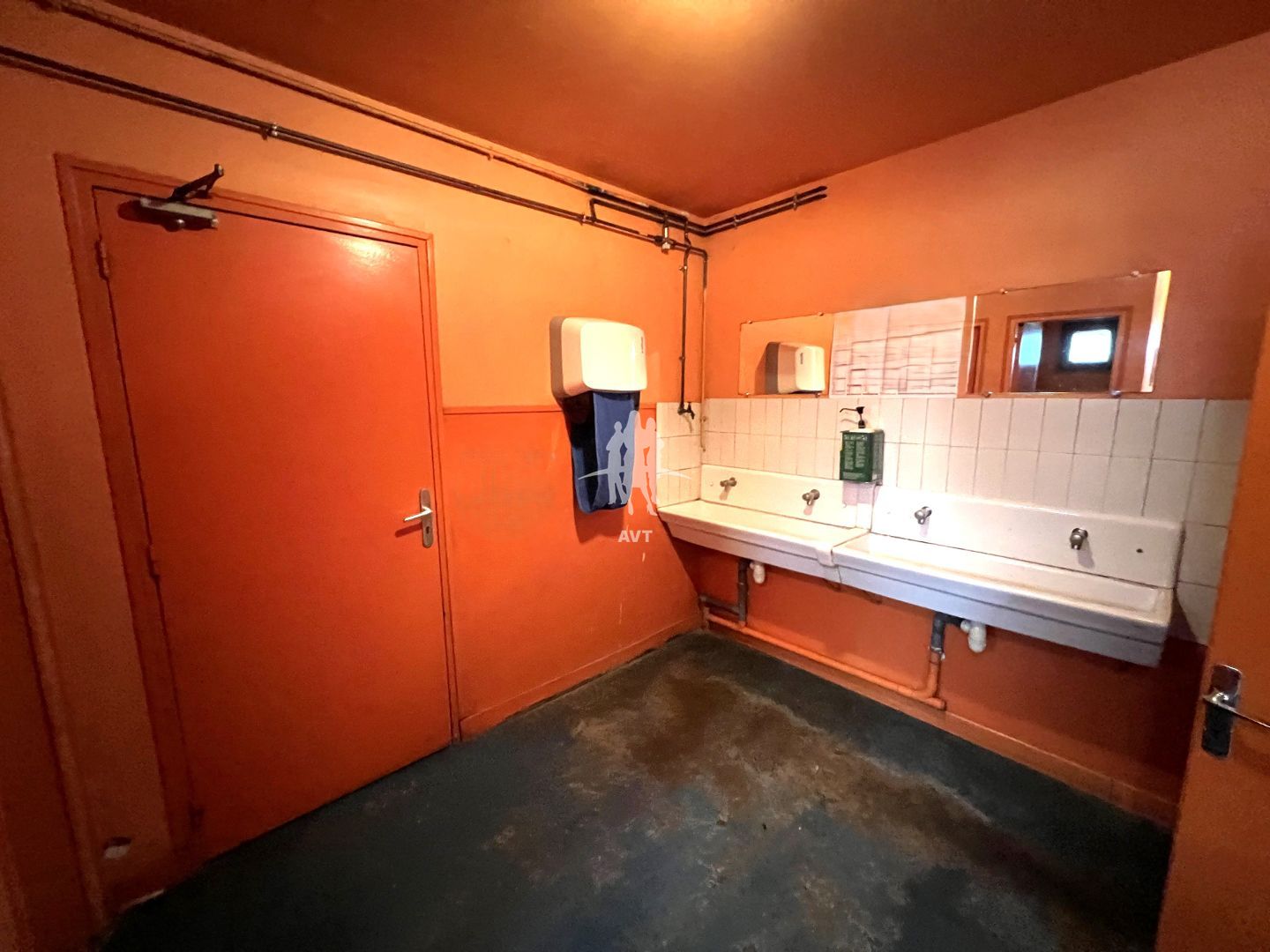 Locaux d'activité à vendre  - 6 pièce(s) - 760m2 - Bonnières -sur-seine (78270)