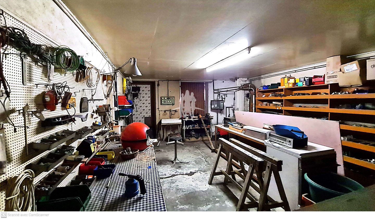 Immeuble à rénover, surface totale 750 m²