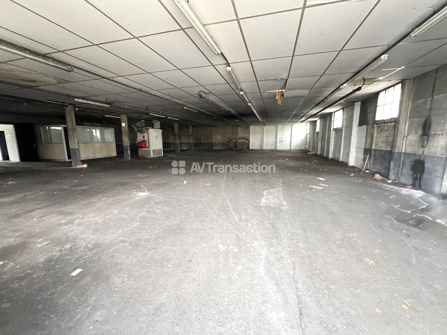 A vendre , Douains ( 27120 ) , Local d'activités 910 m2