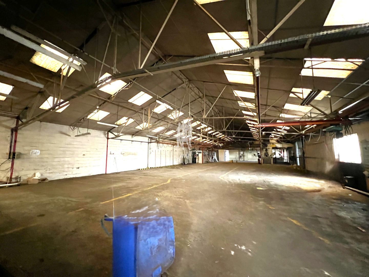 Entrepots et Bureaux à vendre  - 15 pièce(s) - 3170m2 - Bonnières-sur-seine (78270)