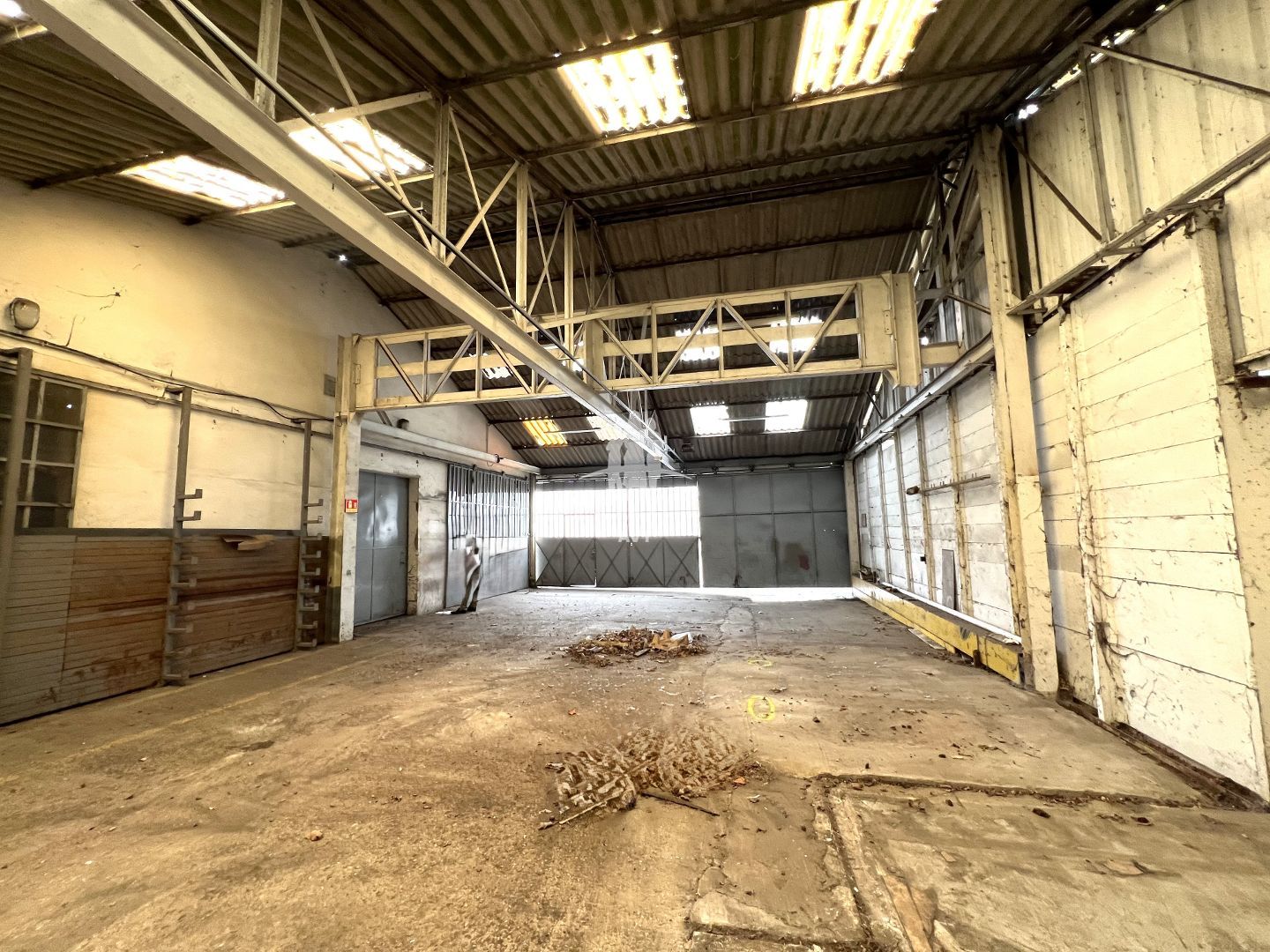 Entrepots et Bureaux à vendre  - 15 pièce(s) - 3170m2 - Bonnières-sur-seine (78270)