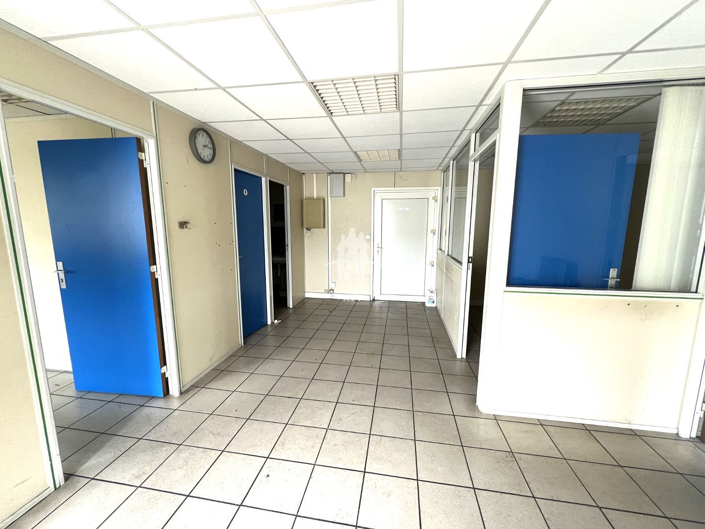 Entrepots et Bureaux à vendre  - 15 pièce(s) - 3170m2 - Bonnières-sur-seine (78270)