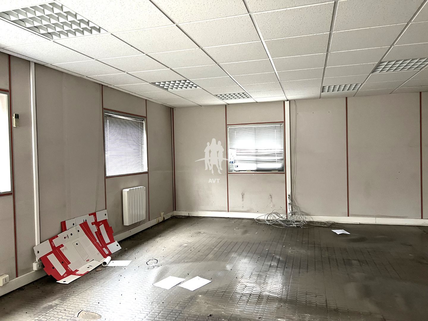 Entrepots et Bureaux à vendre  - 15 pièce(s) - 3170m2 - Bonnières-sur-seine (78270)