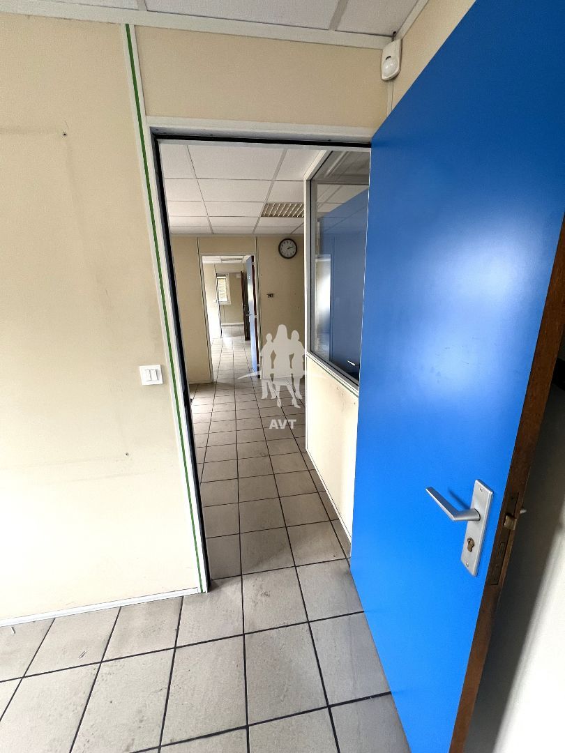 Entrepots et Bureaux à vendre  - 15 pièce(s) - 3170m2 - Bonnières-sur-seine (78270)