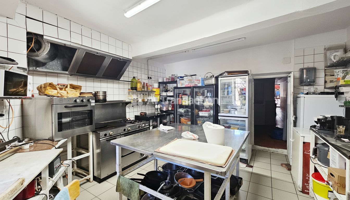 Local commercial à vendre  - 50m2 - Bargemon (83830)