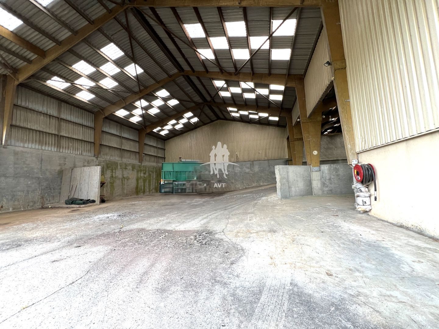 Entrepots et Bureaux à vendre  - 6 pièce(s) - 2800m2 - Val- De -reuil (27100)