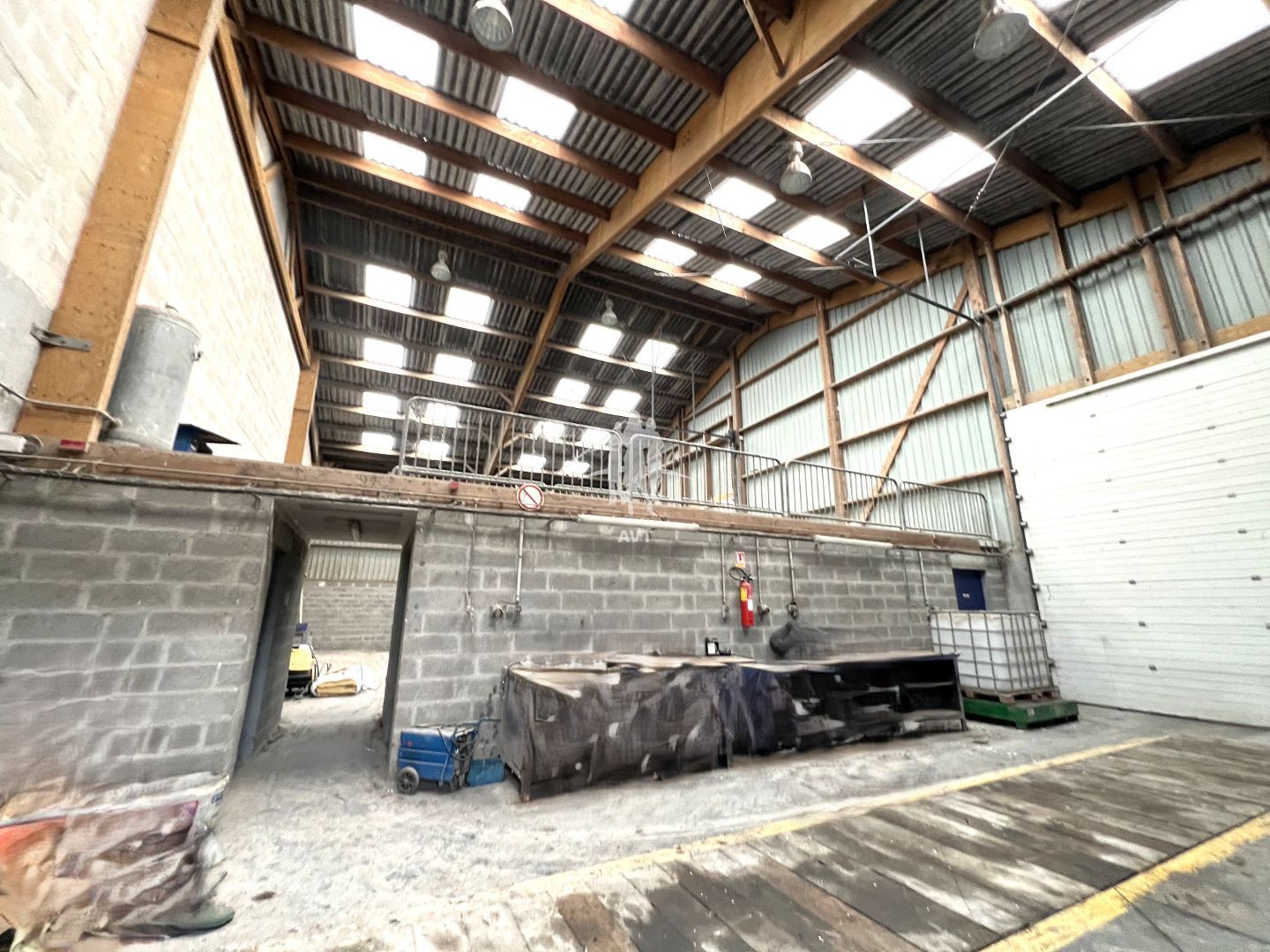 Entrepots et Bureaux à vendre  - 6 pièce(s) - 2800m2 - Val- De -reuil (27100)