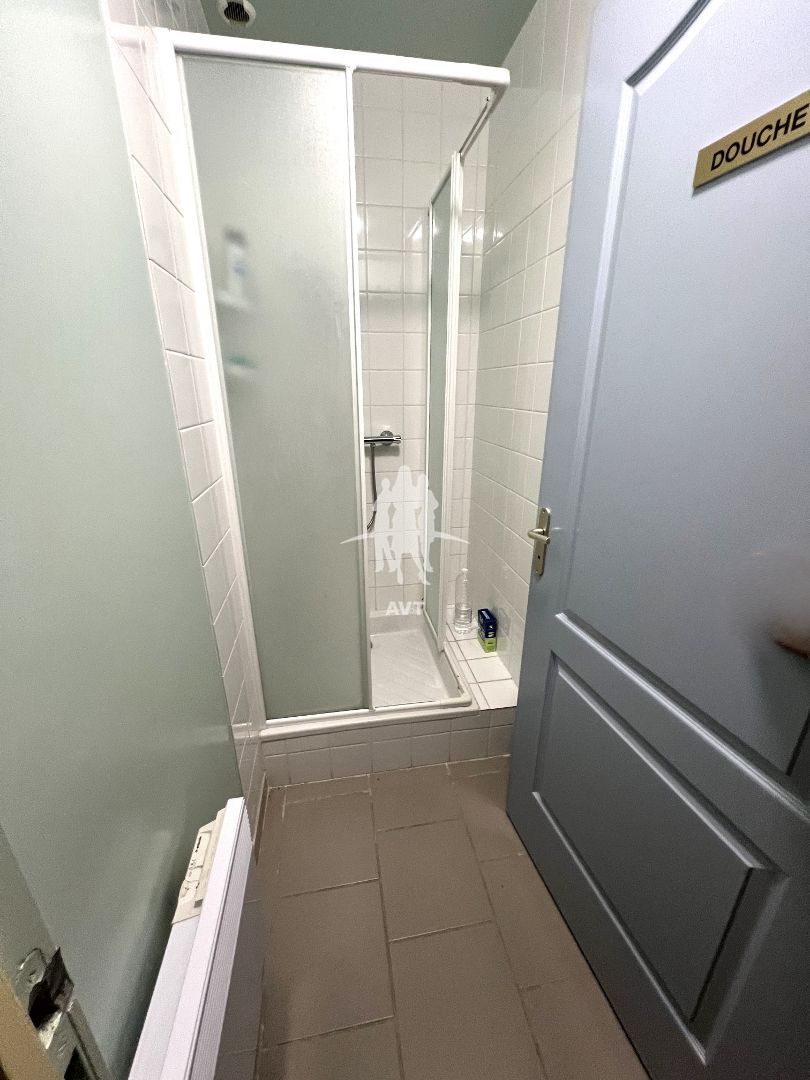 Entrepots et Bureaux à vendre  - 6 pièce(s) - 2800m2 - Val- De -reuil (27100)