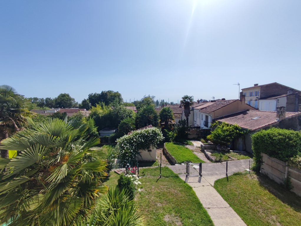 Maison en pierre à vendre  - 3 pièce(s) - 87m2 - Mortagne Sur Gironde (17120)