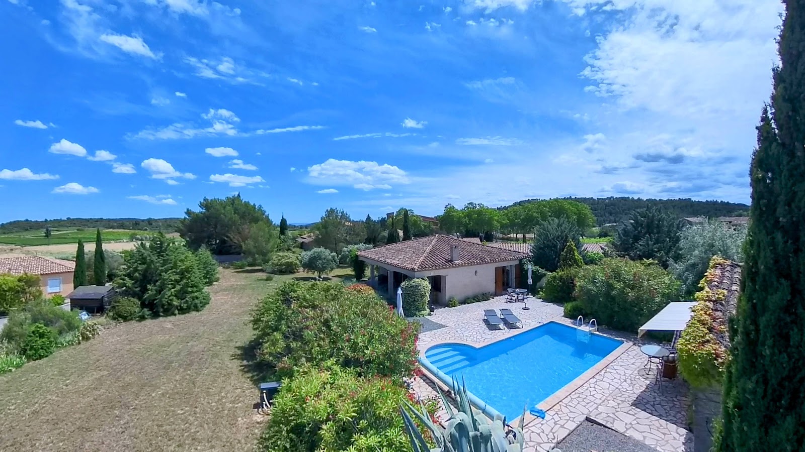 Belle villa avec vue imprenable, piscine et garage