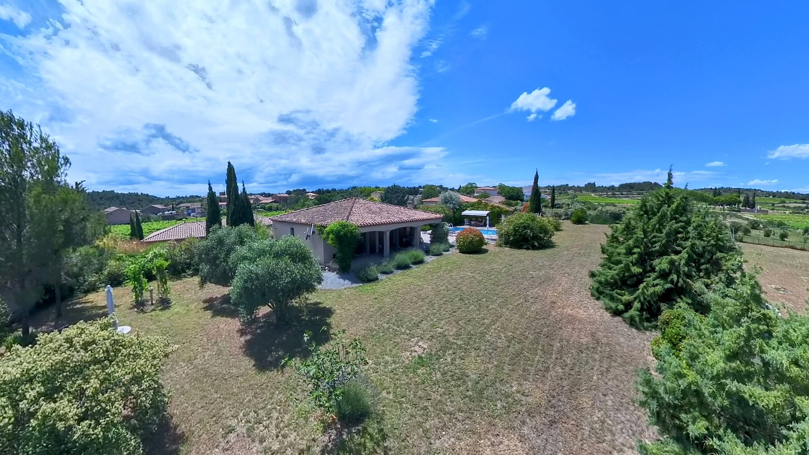 Belle villa avec vue imprenable, piscine et garage
