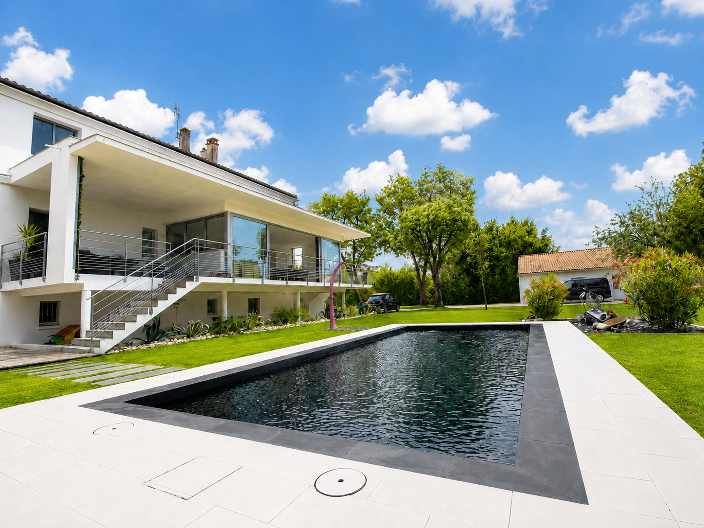 Maison rénovée à vendre  - 8 pièce(s) - 290m2 - Saujon (17600)