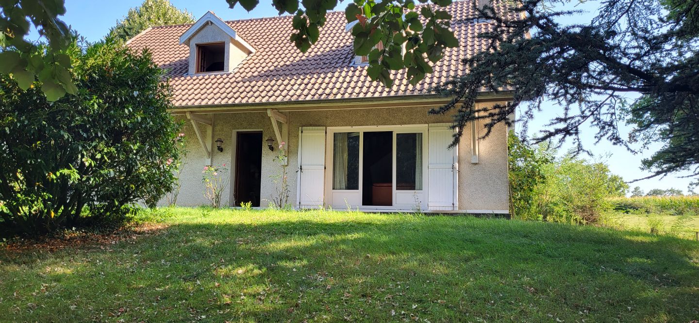 Maison à vendre  - 6 pièce(s) - 166m2 - Crottet (01290)