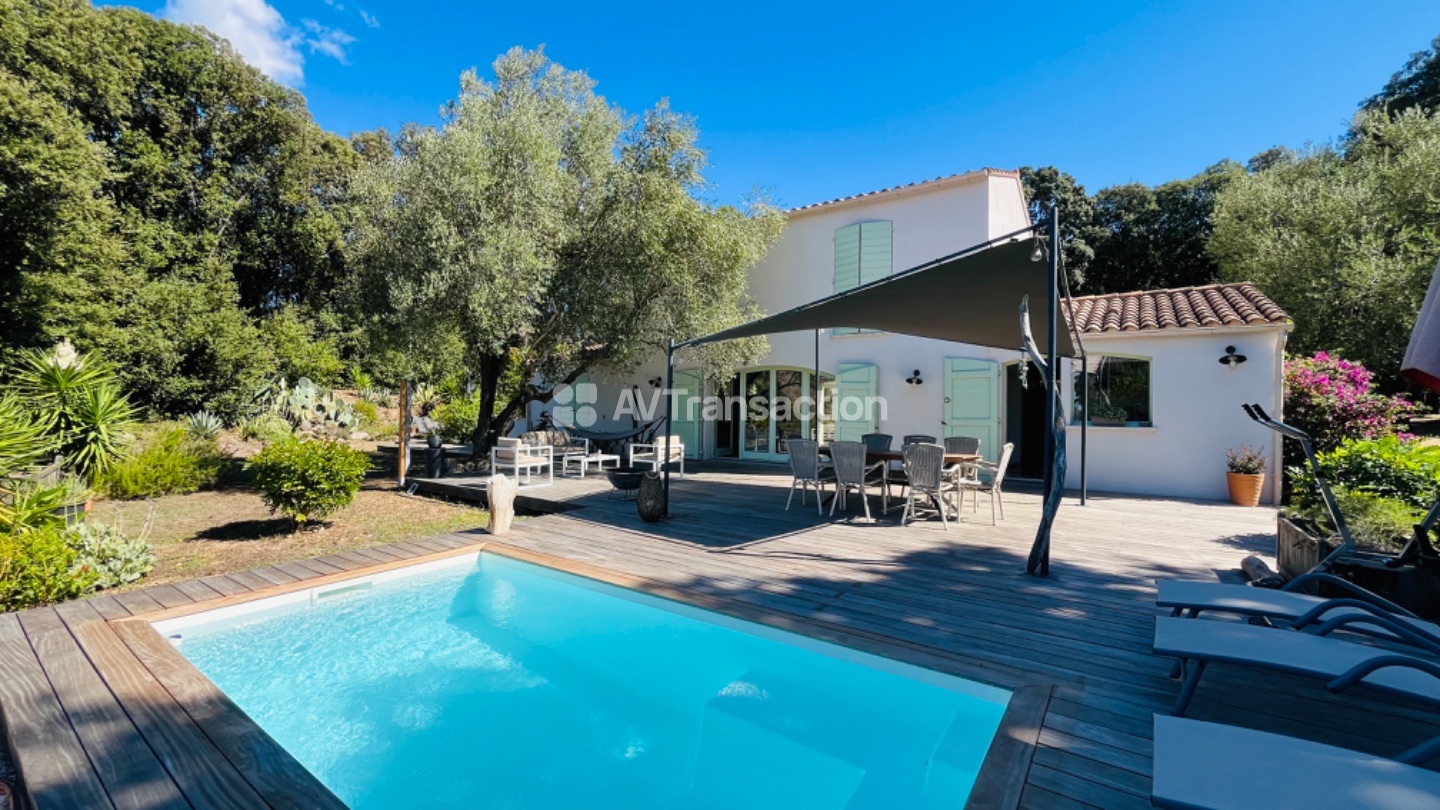 Propriété à vendre  - 6 pièce(s) - 270m2 - Cauro (20117)