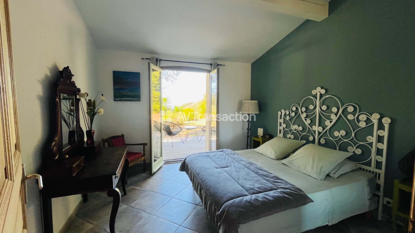 Propriété à vendre  - 6 pièce(s) - 270m2 - Cauro (20117)