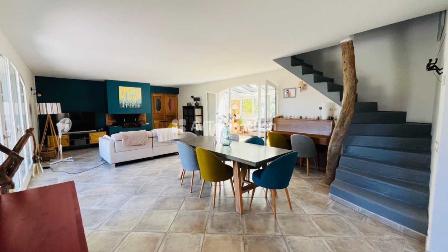 Propriété à vendre  - 6 pièce(s) - 270m2 - Cauro (20117)