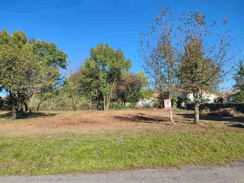 A 6 Km du centre de PONS