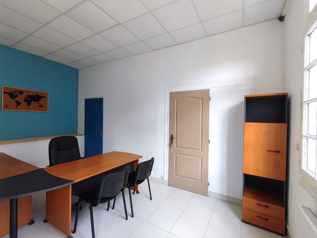 Immeuble de rapport à vendre  - 12 pièce(s) - 255m2 - Pons (17800)