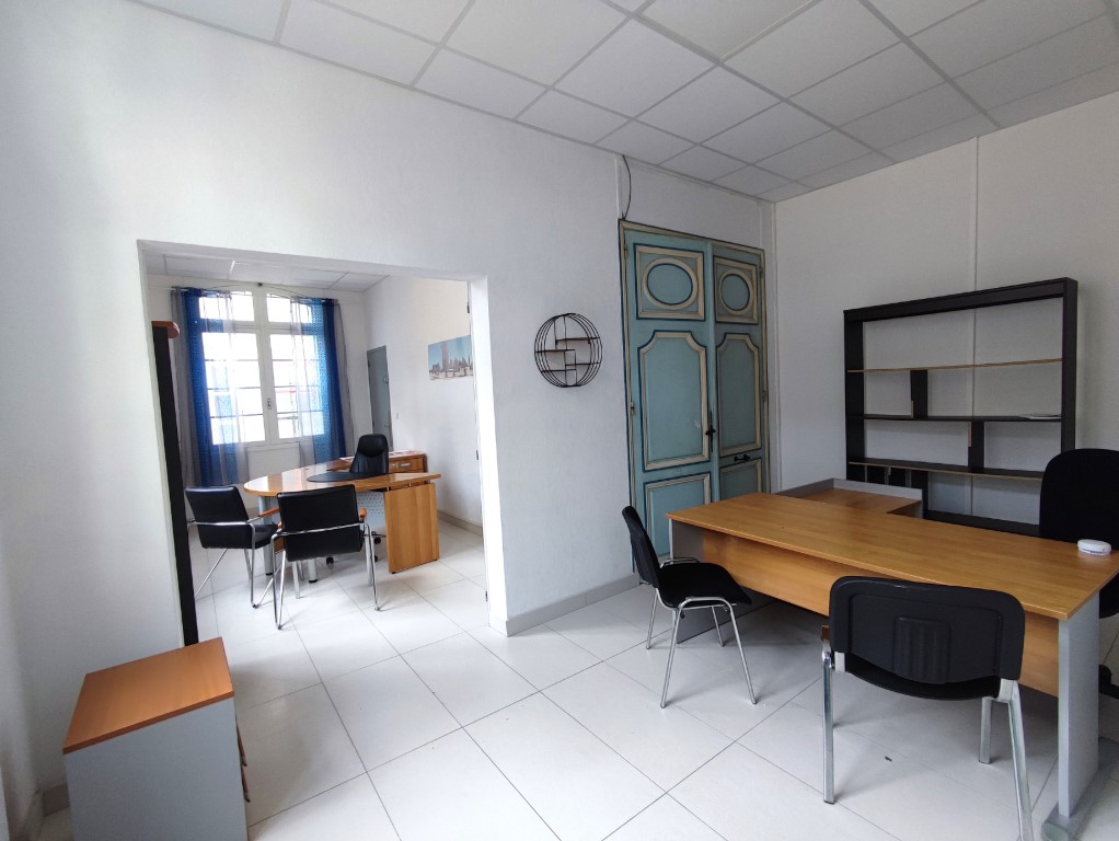 Immeuble de rapport à vendre  - 12 pièce(s) - 255m2 - Pons (17800)