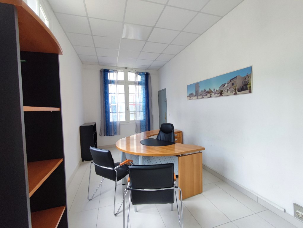 Immeuble de rapport à vendre  - 12 pièce(s) - 255m2 - Pons (17800)