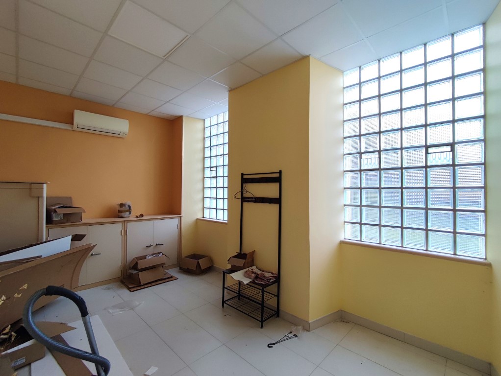 Immeuble de rapport à vendre  - 12 pièce(s) - 255m2 - Pons (17800)