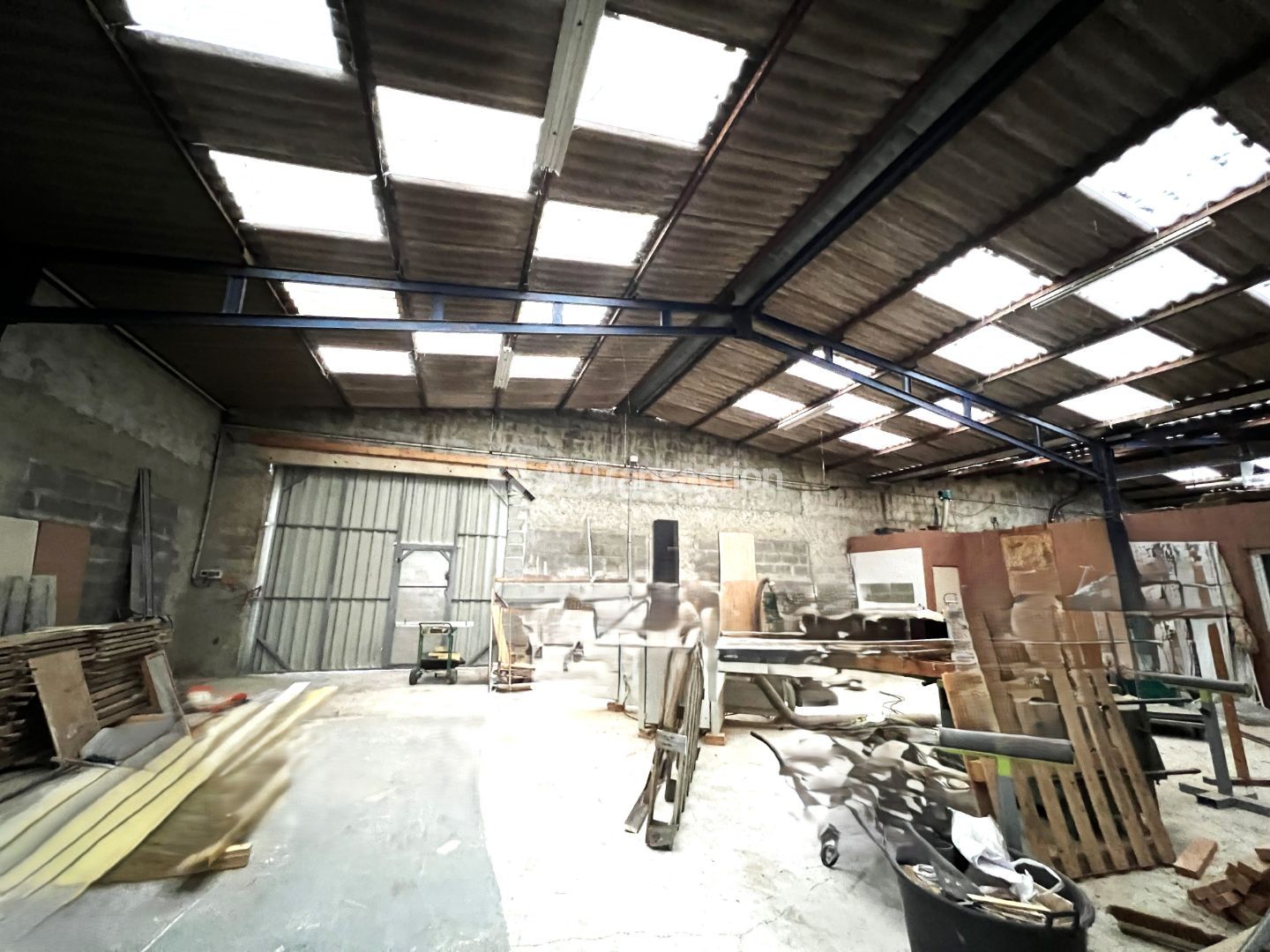 Entrepot à vendre  - 3 pièce(s) - 1070m2 - Caen (14000)